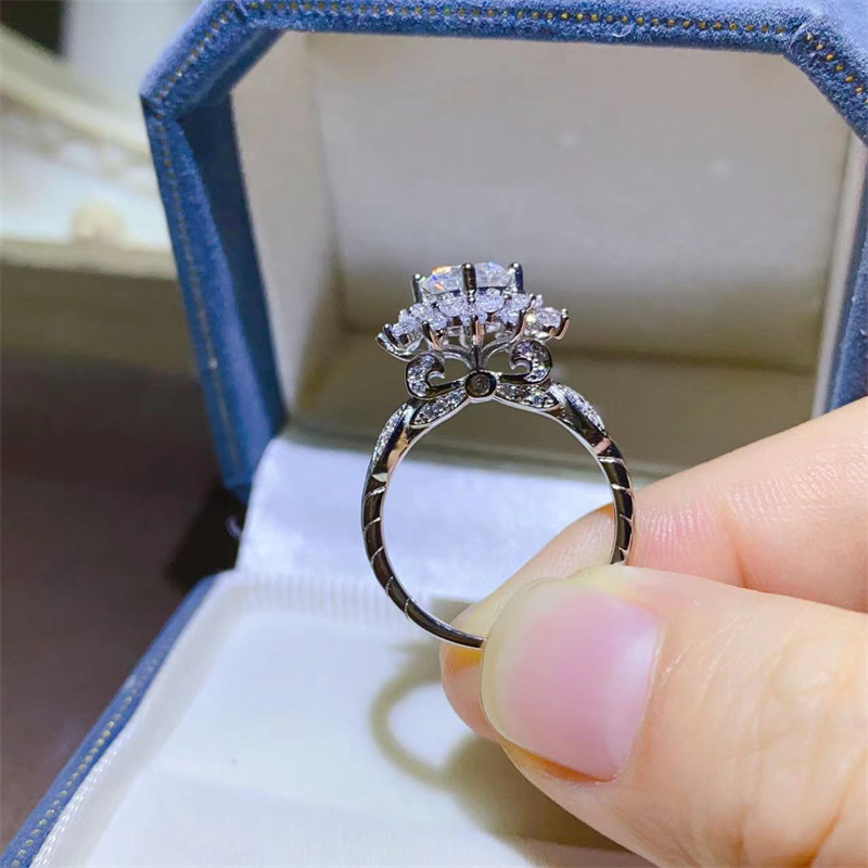 Moissanite Engagement Ring 1 Carat - Luksusowy pierścionek z białego złota, platyny