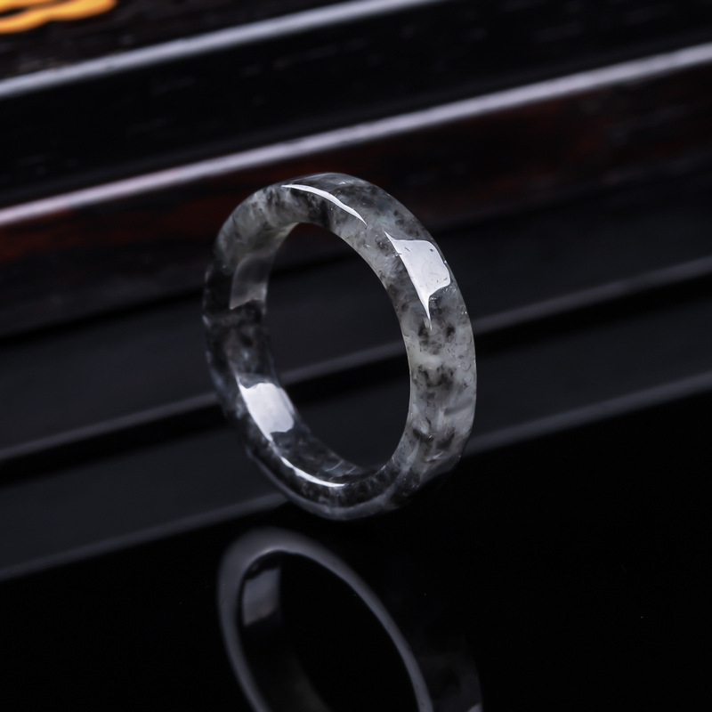 Rings - Naturalny pierścionek z czarnego jadeitu typu