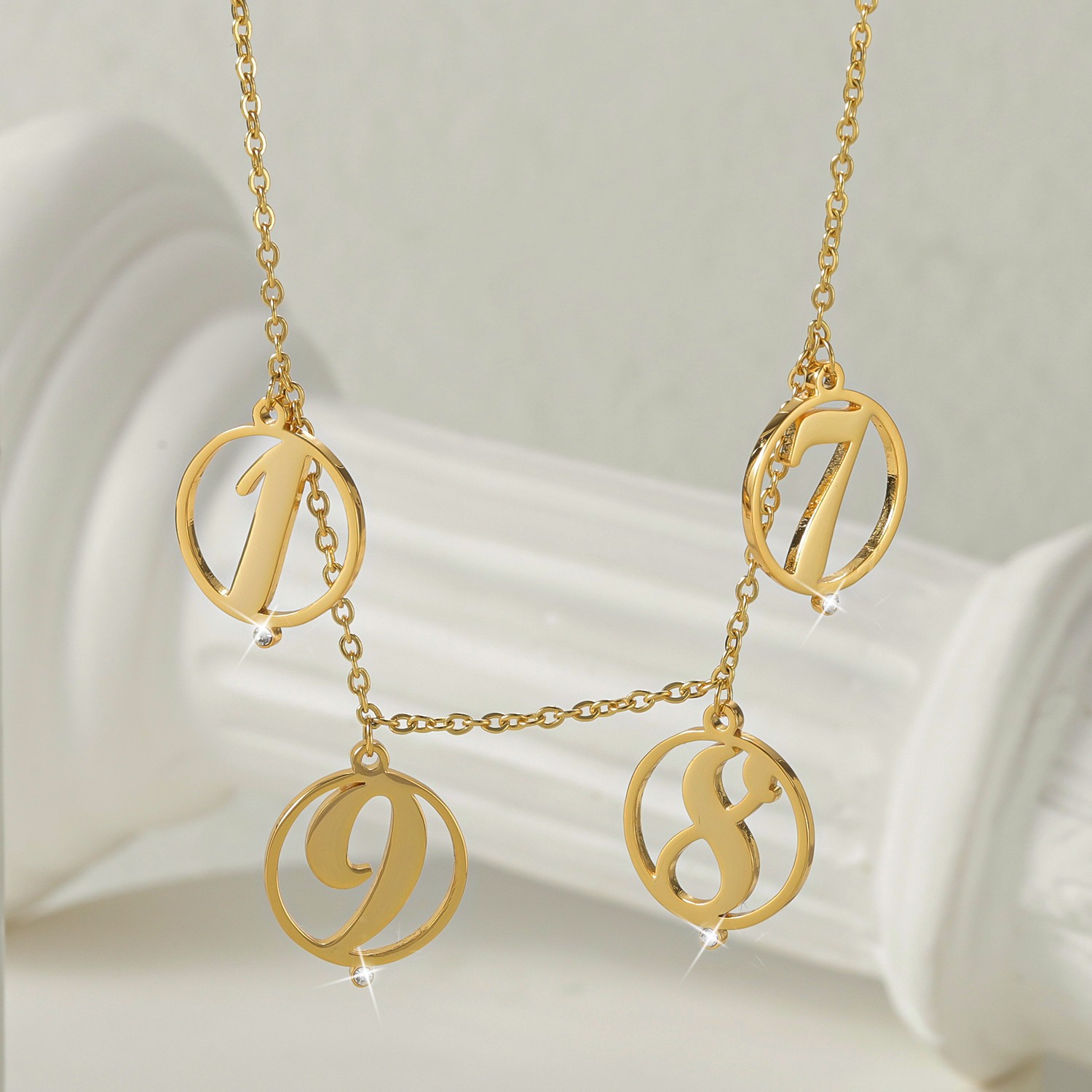 Personalizowany naszyjnik z in – Initial Letter Necklace 18K Gold recenzja i cena