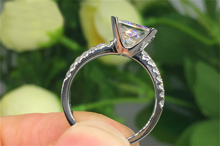 Pierścionek zaręczynowy damski – Moissanite Engagement Ring 1 Carat recenzja i cena