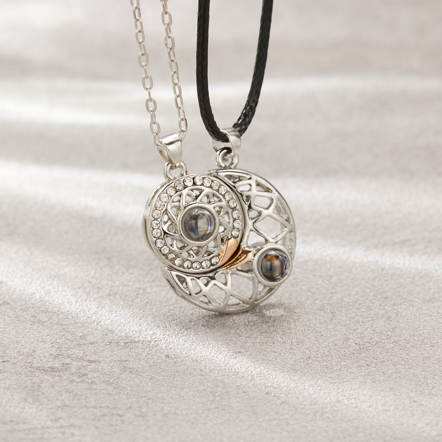 Romantyczny magnetyczny naszyj – Magnetic Couple Matching Necklaces recenzja i cena