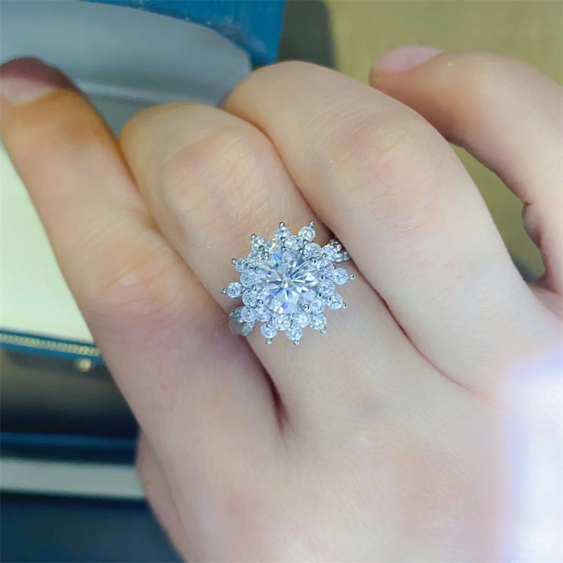 Luksusowy pierścionek z białeg – Moissanite Engagement Ring 1 Carat recenzja i cena