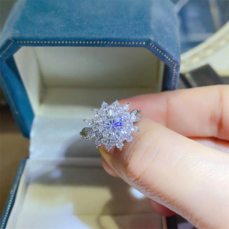 Luksusowy pierścionek z białeg – Moissanite Engagement Ring 1 Carat recenzja i cena