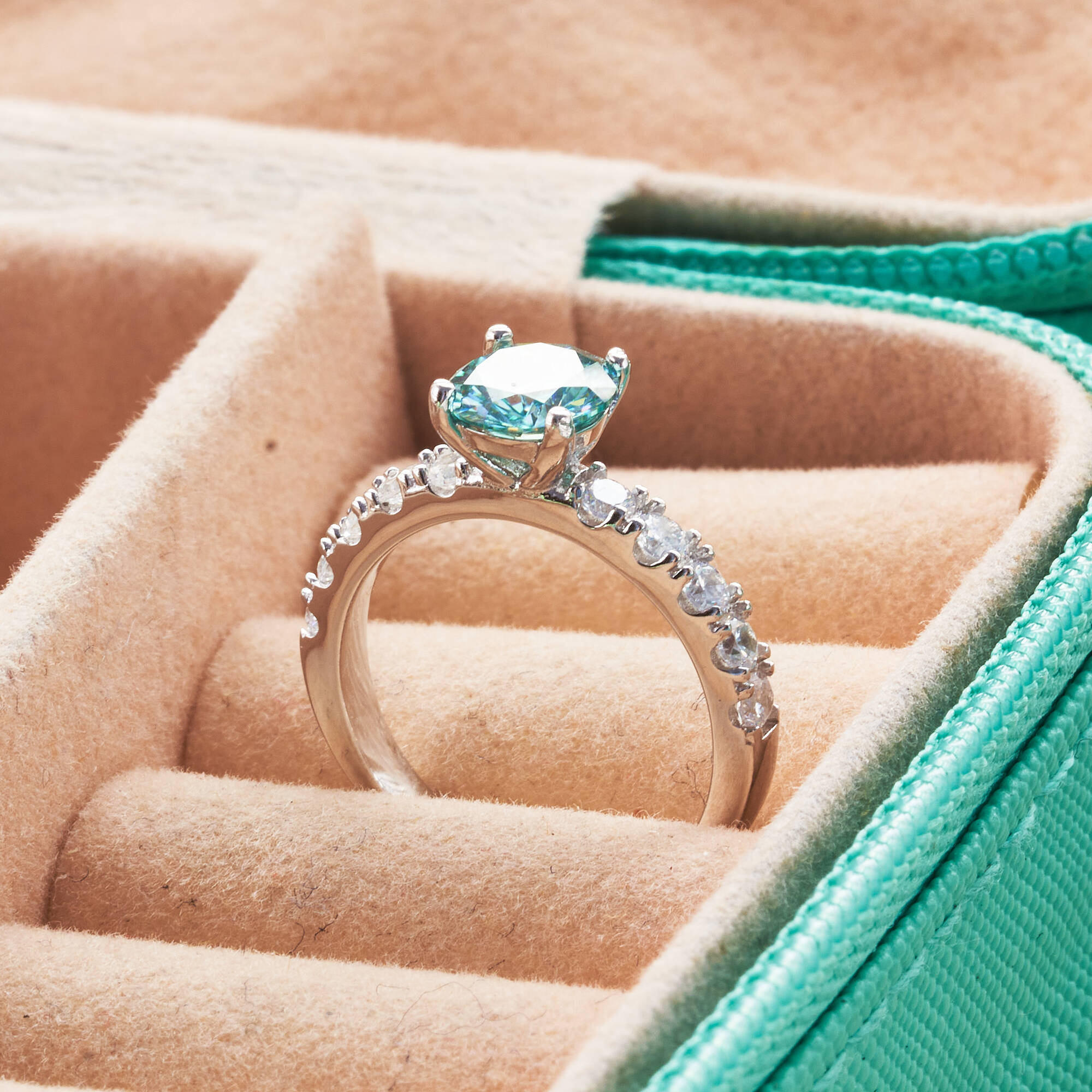 Klasyczny pierścionek z moissa – Moissanite Engagement Ring 1 Carat recenzja i cena