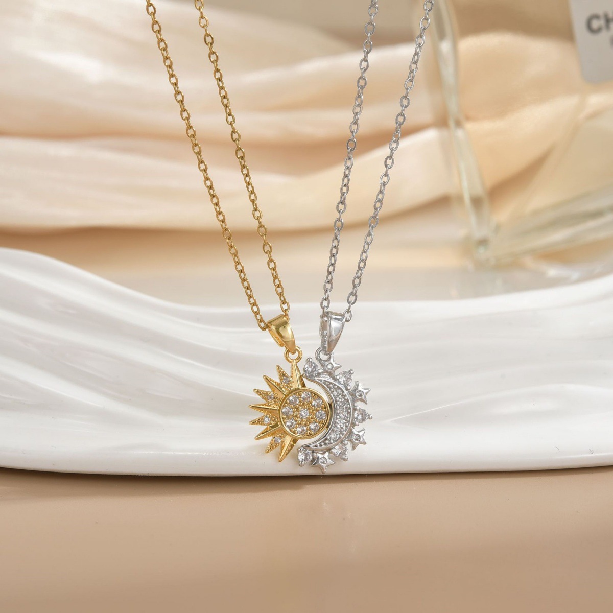 2 szt. Magnetyczne naszyjniki  – Magnetic Couple Matching Necklaces recenzja i cena